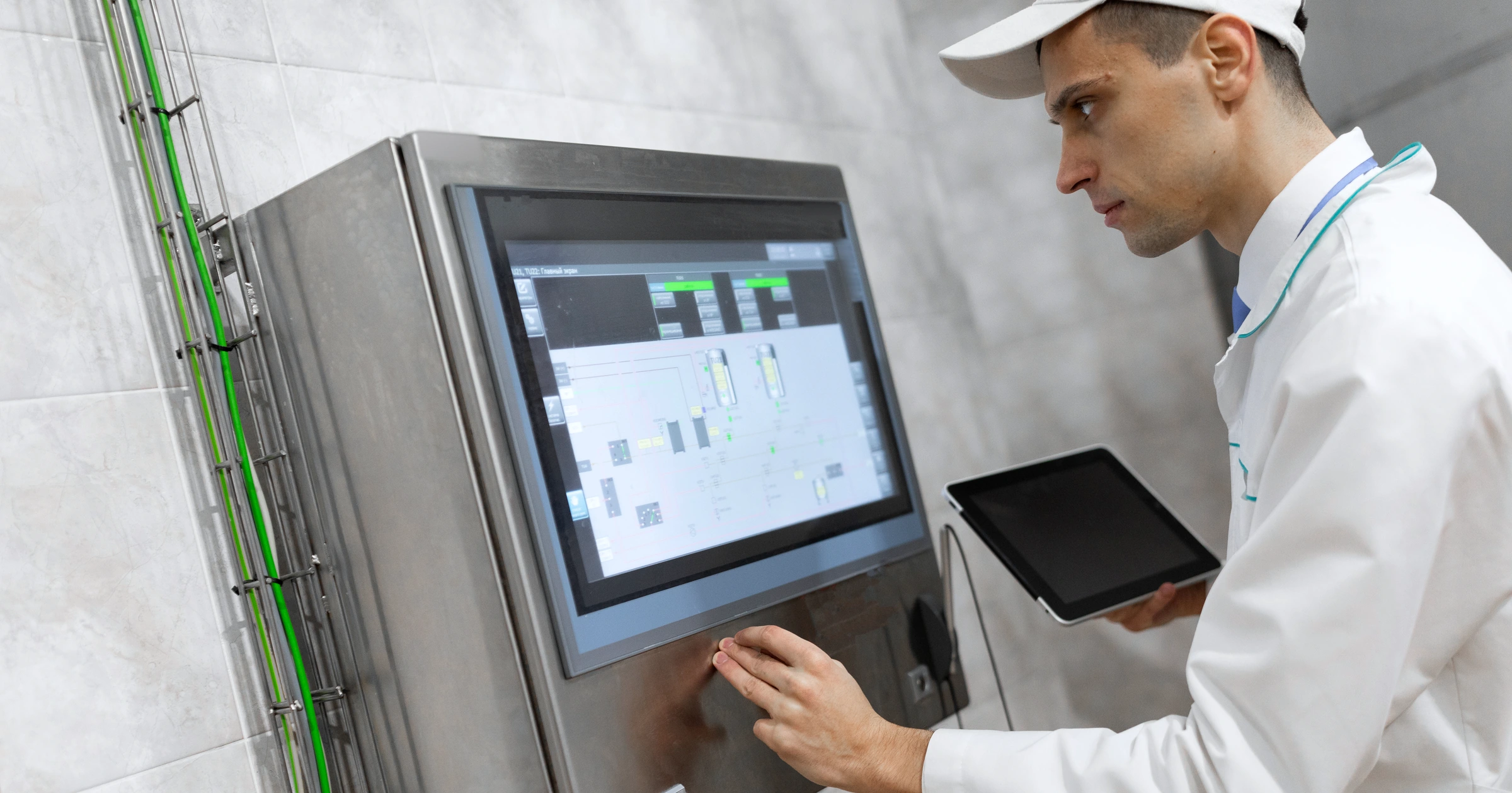 An operator uses a control panel on production equipment; beside it, a task card shows that filling on equipment AF-12 is waiting because the material inspection is still open.